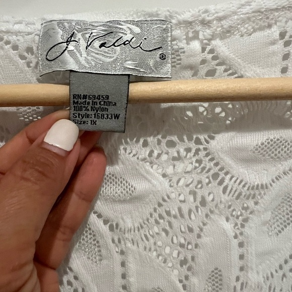 J Valdi Women's White Floral Lace V-Neck Tunic Swim Cover Up 1X K - Picture 4 of 7